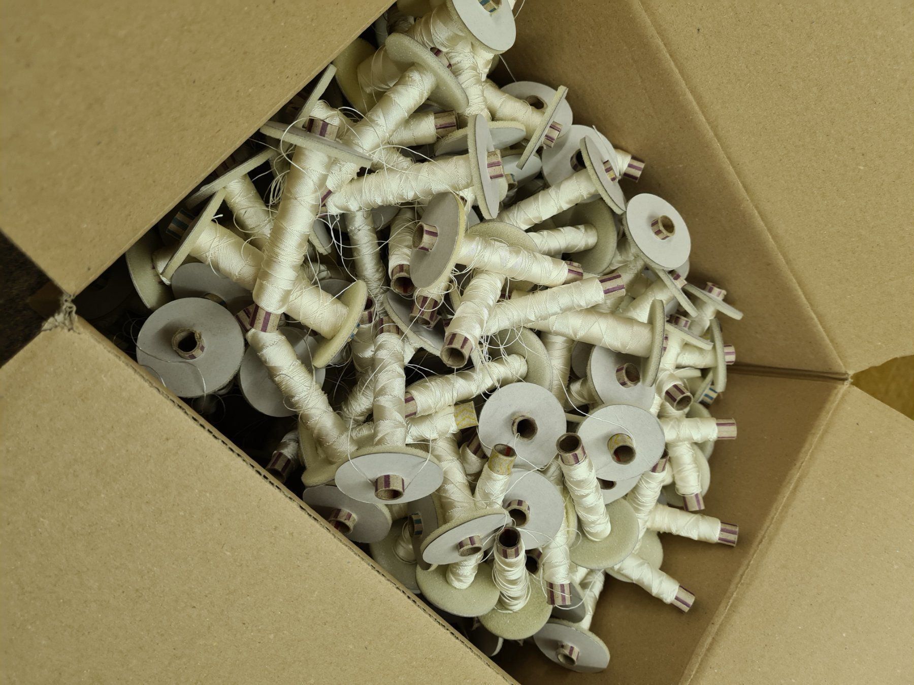 Tessuti: 210ca Beige Fäden – Usato da Ruswil venduto da M71 1