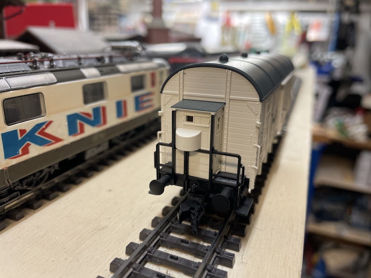 Fleischmann Trains électriques: Fleischmann Güterwagen Löwenbräu-München DR – Neuf avec emballage d'origine à Gossau SG par Krokodil344 4