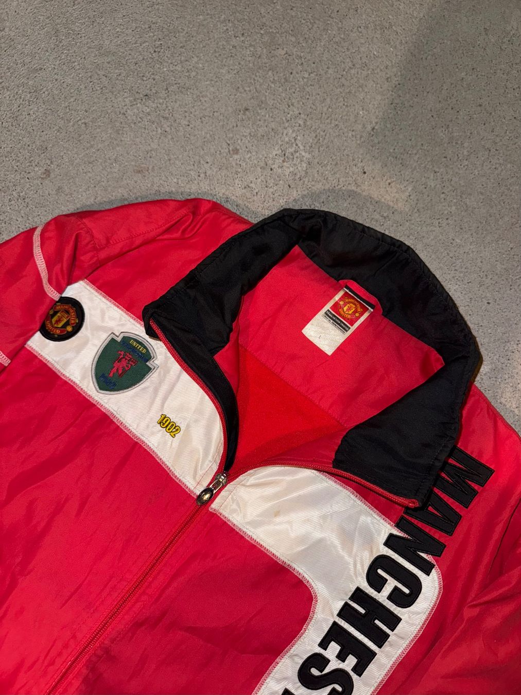 Manchester United Giacche: vintage manchester united trackjacket red/black – Usato da Oberhofen Thun'see venduto da 61archive 4