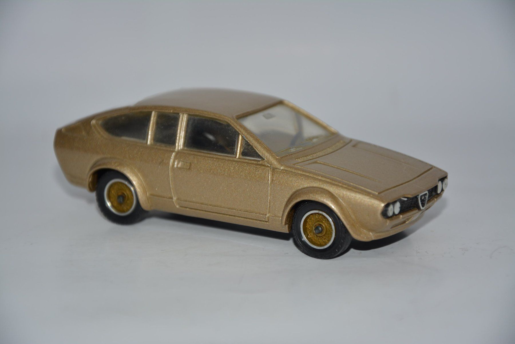 Alfa Romeo Modellini d'auto: Alfa Romeo Alfetta GTV 1980 , Solido , 1:43 – Usato da Goldach venduto da Feivel9 3