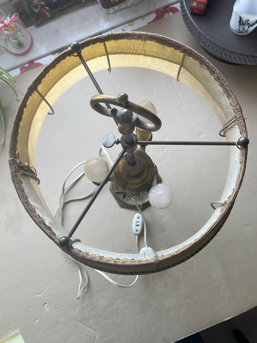 Lampade: Stehlampe auf Tisch – Usato da Pratteln venduto da 66werni 1