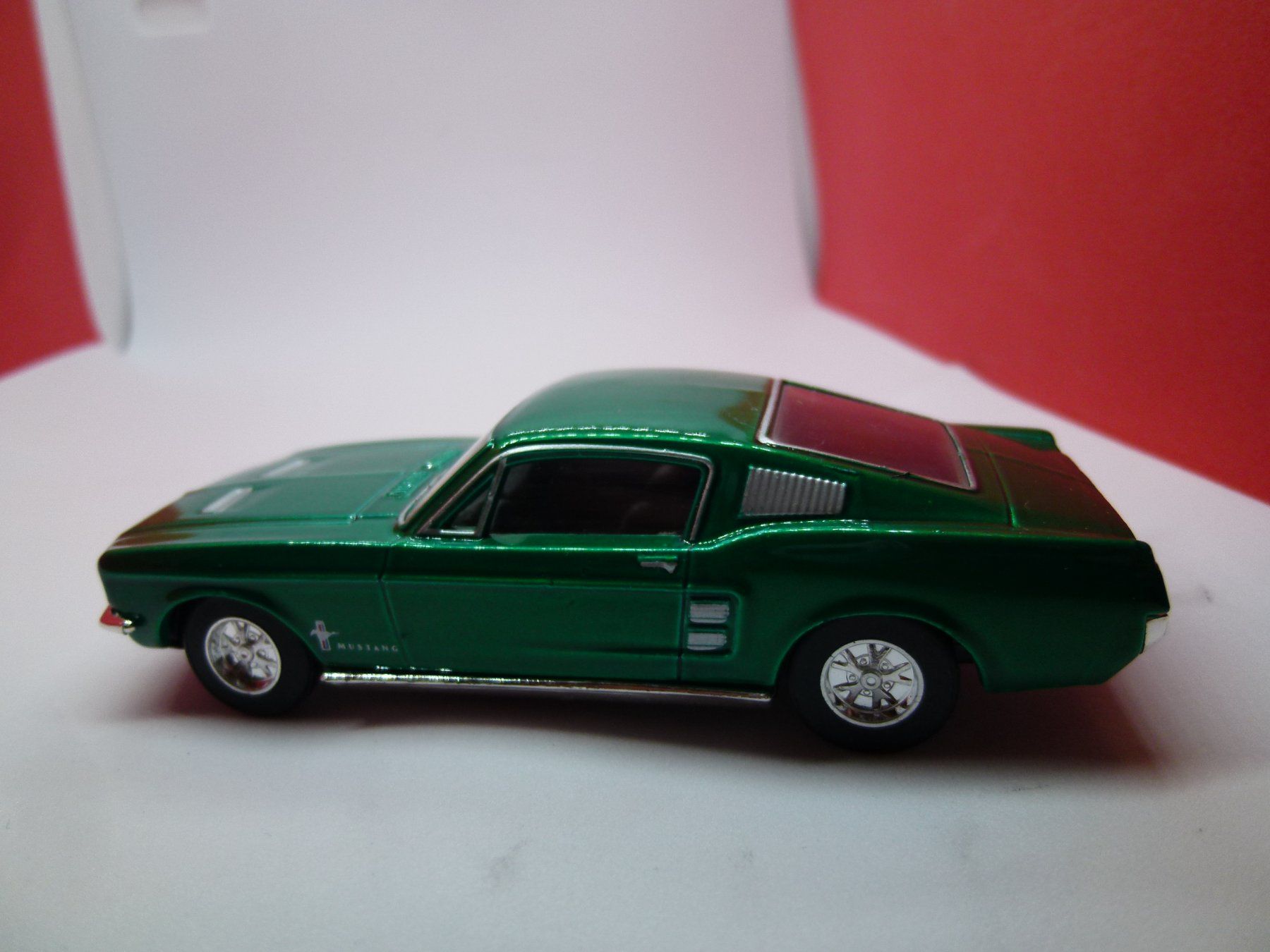 Ford Modellini d'auto: Ford Mustang Fastback - Dinky/ Matchbox - Kult-Modell – Usato da Reiden venduto da Aston2 1
