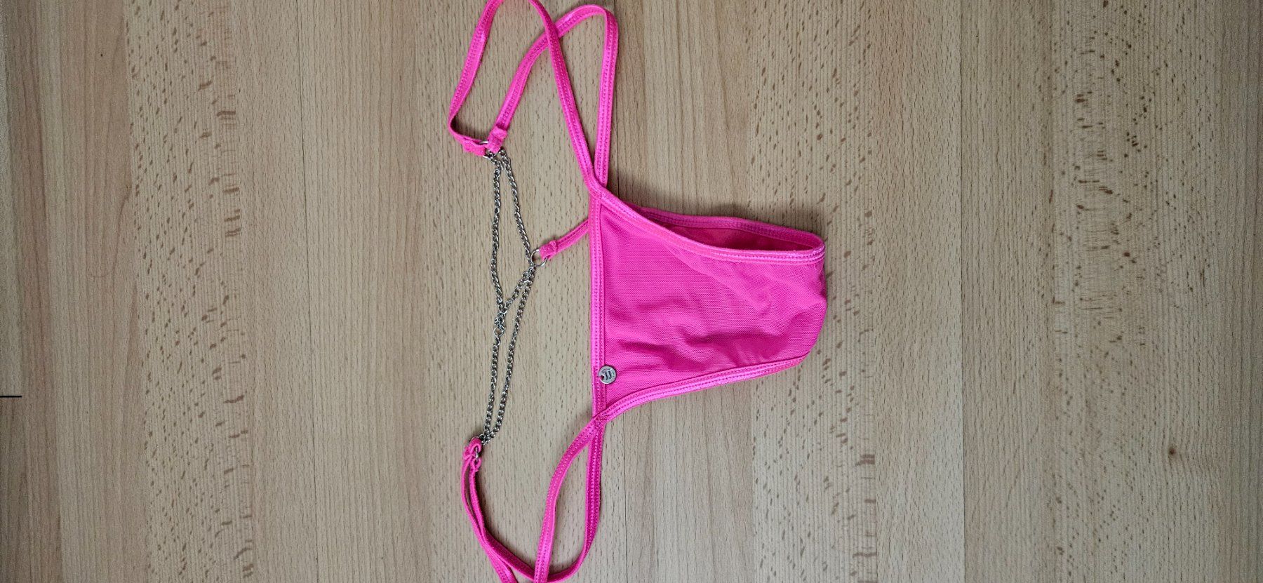 Autres dessous: String comme neuf porté 1X  (b) – Neuf (Voir description) à Lutry par cha_pbg5