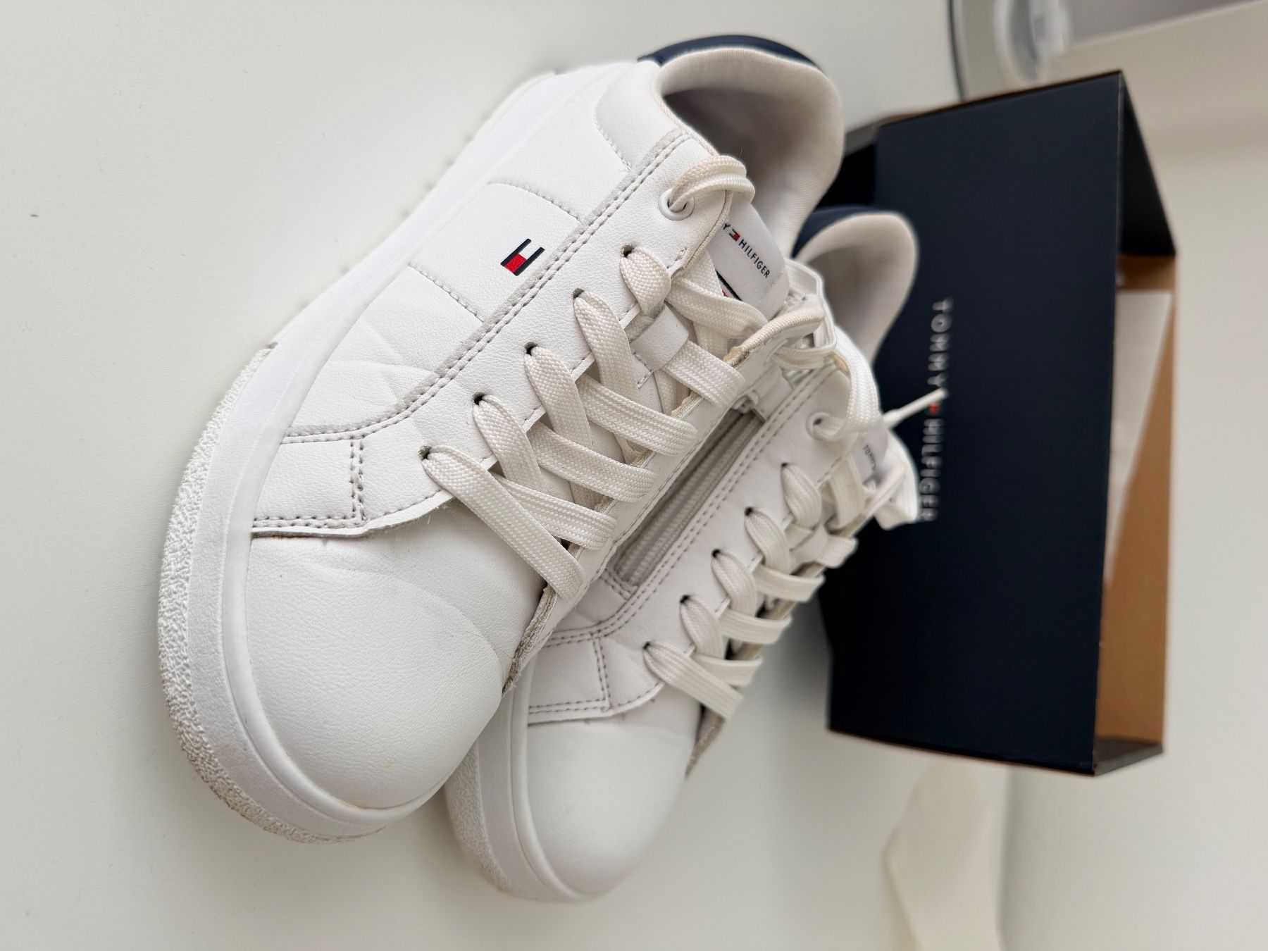 Tommy Hilfiger Scarpe per ragazzi: Tommy Hilfiger neuwertig Grösse 35 – Usato da Zürich venduto da asocaciu 2