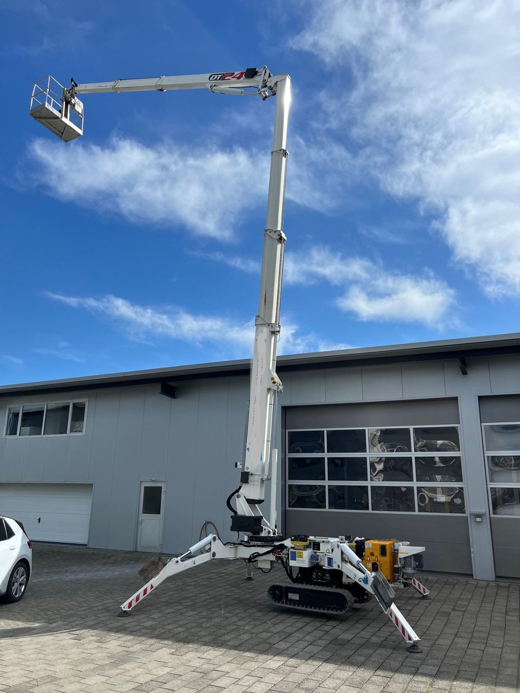 Hebebühne & Wagenheber: Arbeitsbühne Spyder Cela DT 24 – Gebraucht aus Amriswil von
