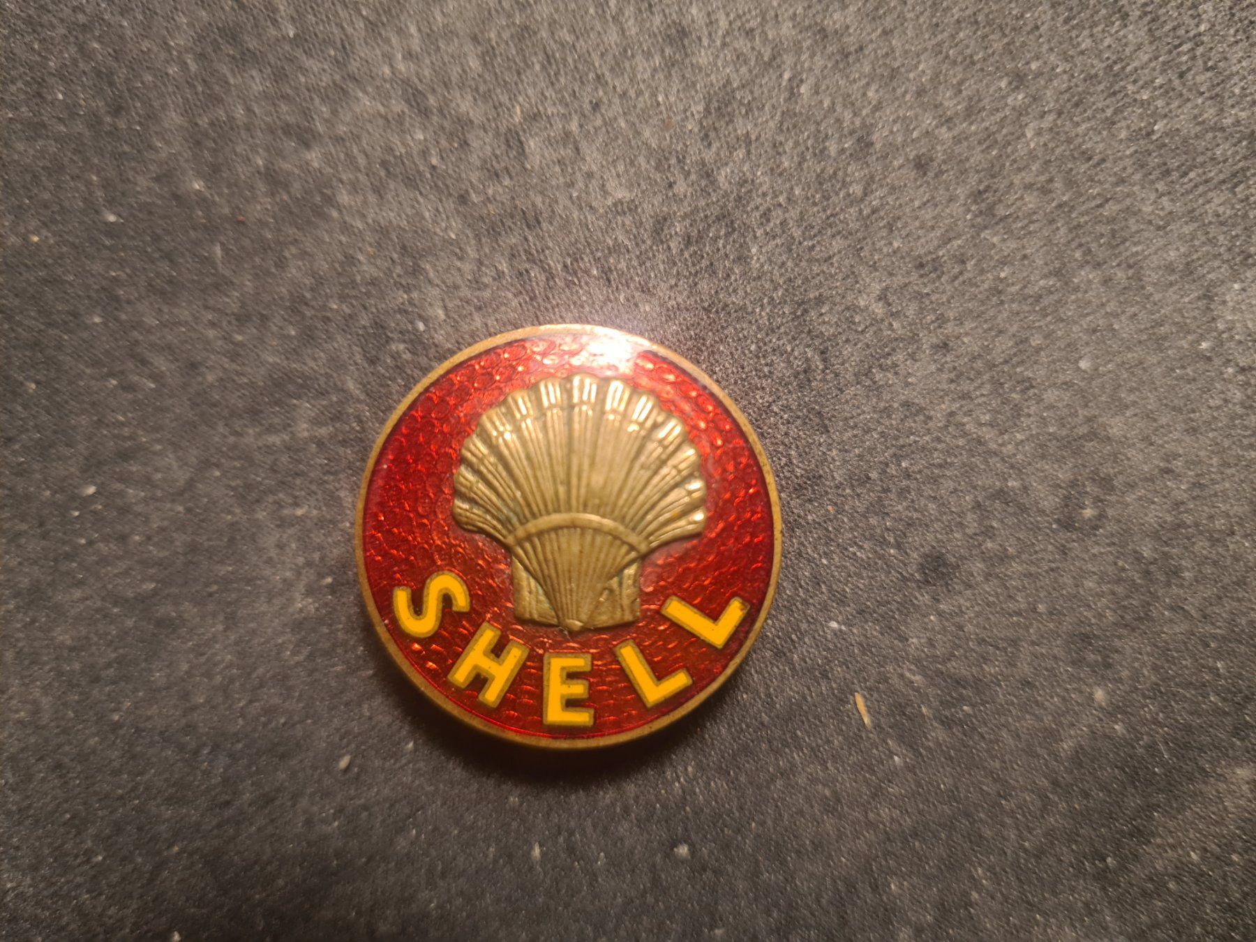 Shell Placchette & Badge: SHELL BADGE EMAILLE PRE-WAR VINTAGE COLLECTION – Usato da Bellevue venduto da BURGOLMANIA