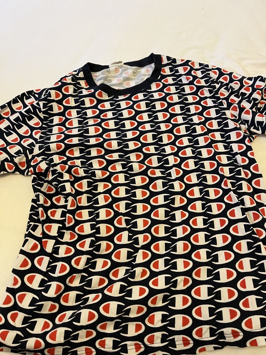 Champion T-shirt: Champion t-shirt – Usato da Pully venduto da ari_78pk