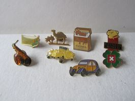 Diverse Pins, Lot 8 Stück - Auto, Camel, Saxophon, Vogue usw