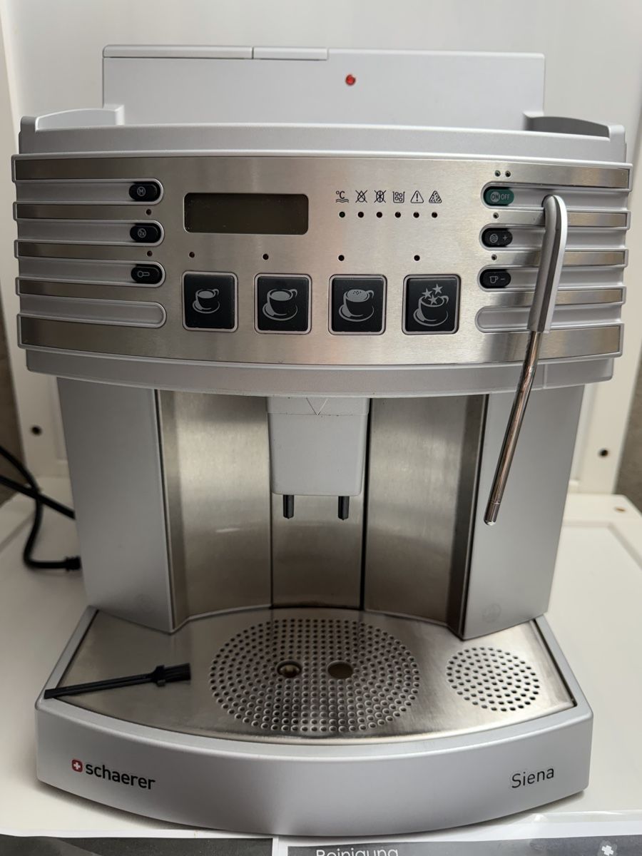Schaerer Macchine per caffè & Macchine per espresso: Machine à café automatique Schaerer Siena, argentée – Usato da Brügg BE venduto da Goob
