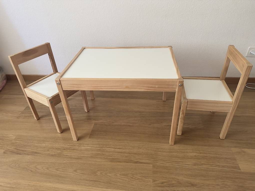 Ikea Set di tavolo e panche: KINDERTISCH MIT 2 STÜHLEN IKEA LÄTT – Usato da Niederhasli venduto da Brkslmn