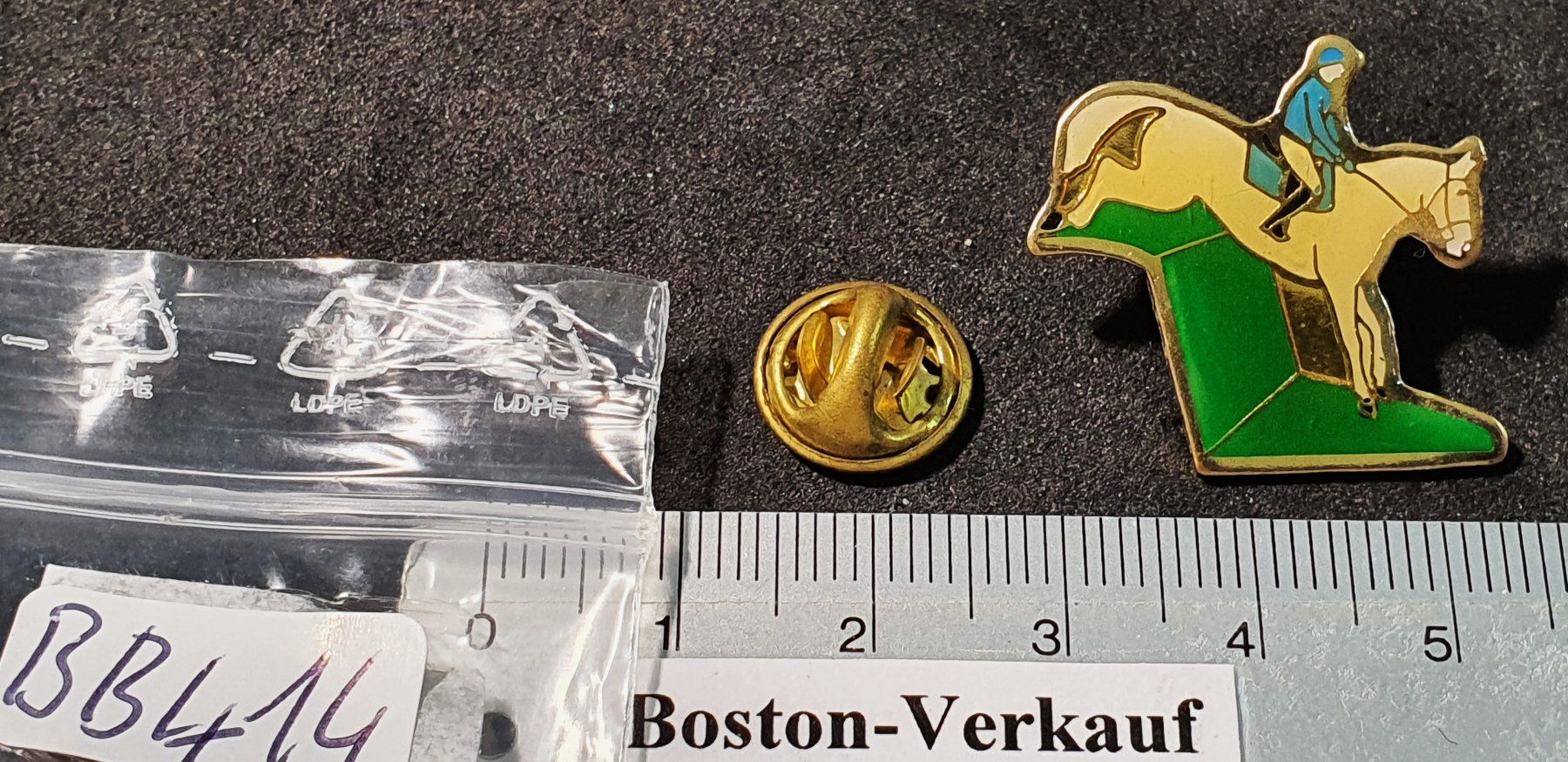 Placchette & Badge: BB414 - Pin Pferd Pferde Sport Springen – Usato da Reinach BL venduto da Boston-Verkauf 1
