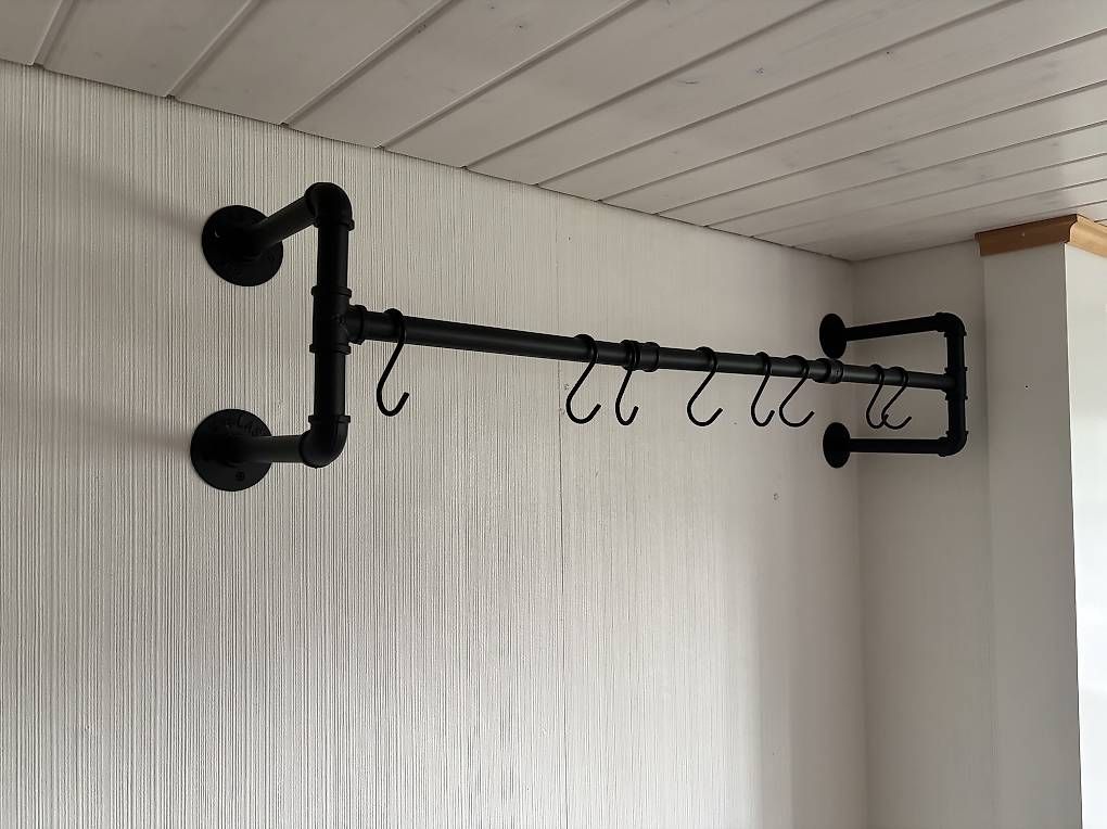 Garderobe: Garderobe aus Rohrsystem – Gebraucht aus Appenzell von mfeldhaus