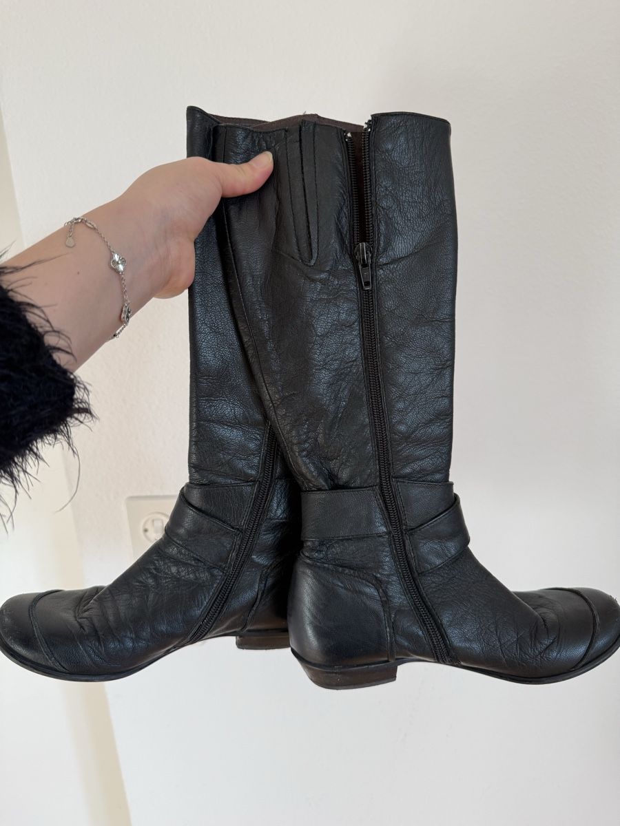 Scarpe da donna: Leather Boots - buckle design, size EU 36, dark black – Usato da Seon venduto da Avina12 2