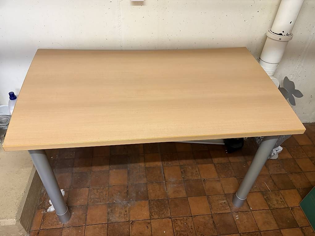 Bureaux: Bürotisch  – D'occasion à Obfelden par Monti.
