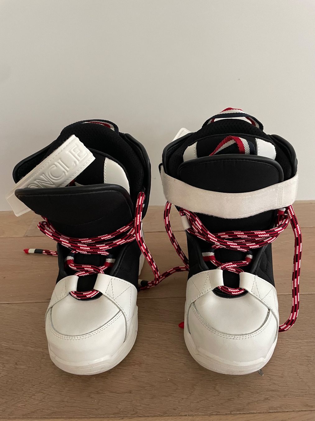Moncler Scarpe da uomo: Schneestiefel Moncler Grenoble – Usato da Küsnacht ZH venduto da mal_59kw