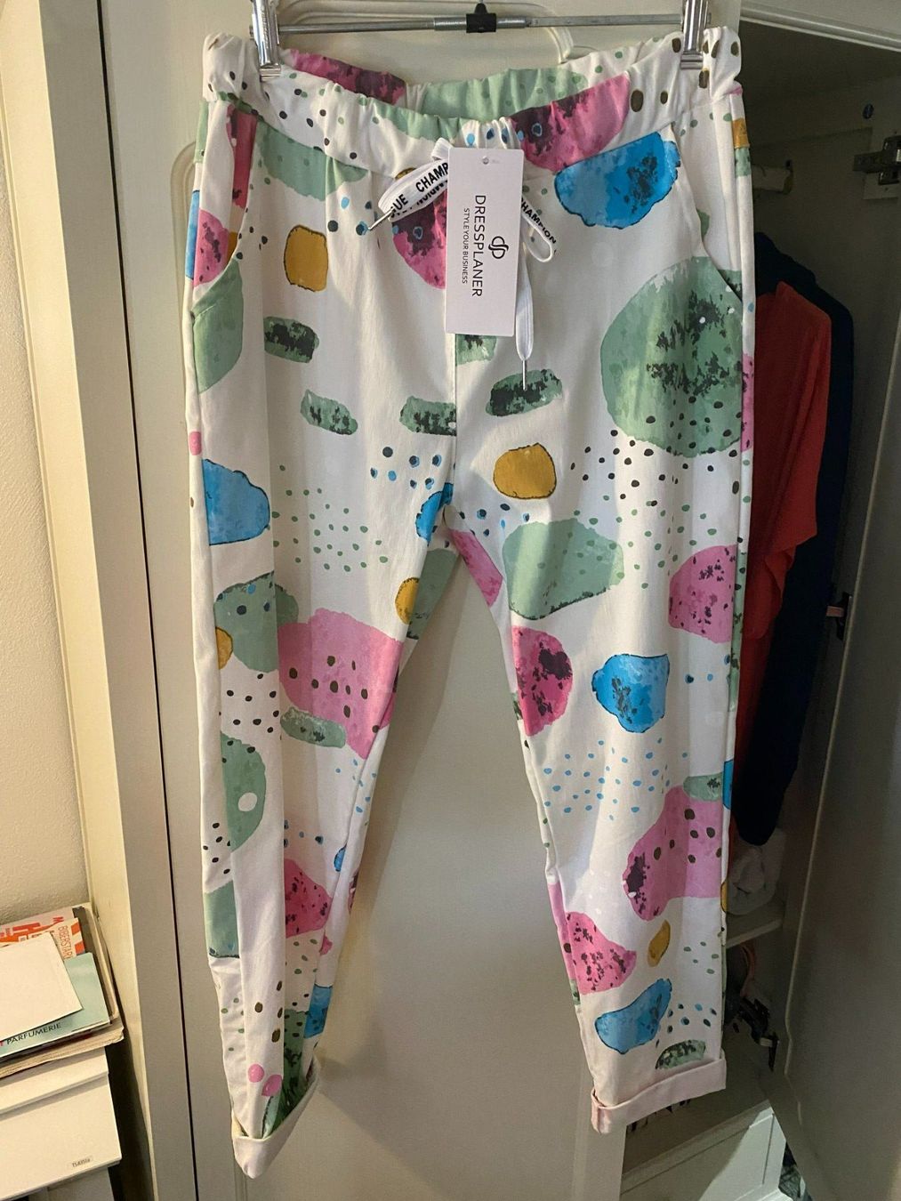 Pantaloni: STOFFHOSE -WEISS-BUNT – Nuovo e nell'imballaggio originale da Meienried venduto da ManuelaBoutique 1