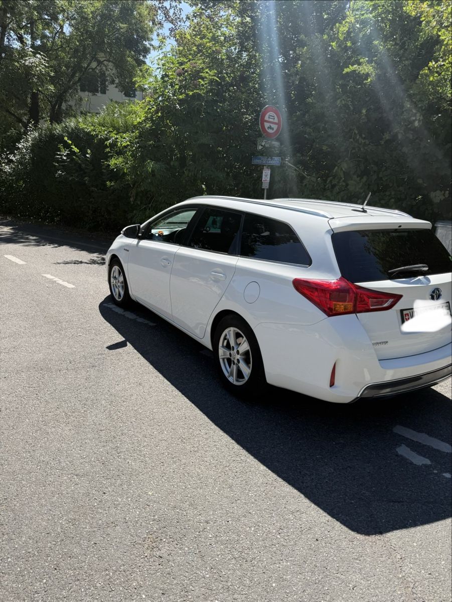 Automobili: Toyota auris – Usato da Plan-les-Ouates venduto da Yasse 2