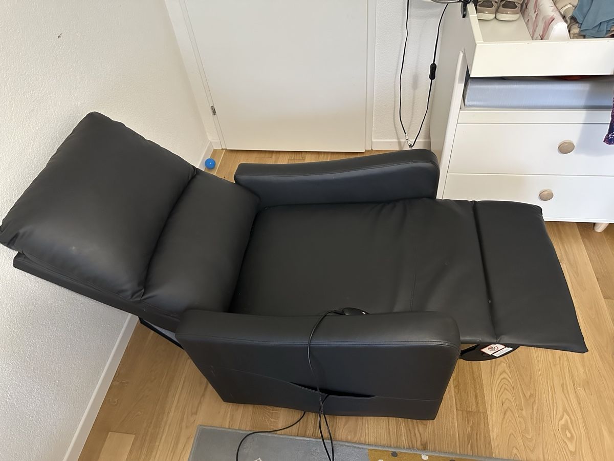 Sessel: Comfortable Black Leather Recliner – Gebraucht aus Affoltern am Albis von rot_682g 7