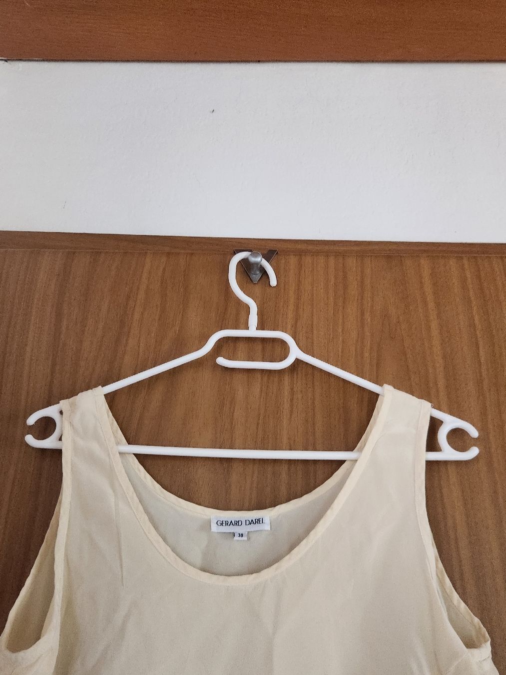 Gérard Darel Tops: Top en soie Gérard Darel Taille 38 crème – D'occasion à Niedergösgen par Eva2410 1