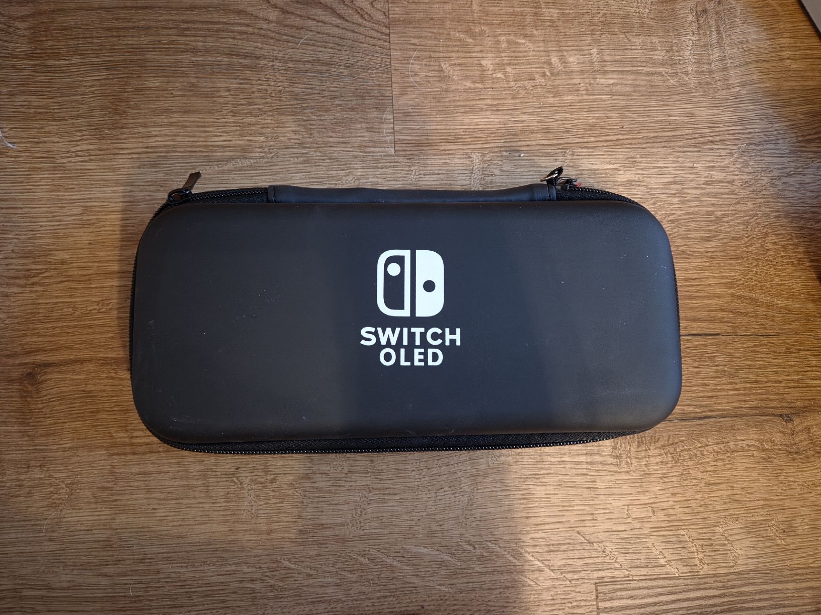Nintendo Konsolen: Nintendo Switch OLED-Modell + Etui – Gebraucht aus Unteriberg von okb91 4