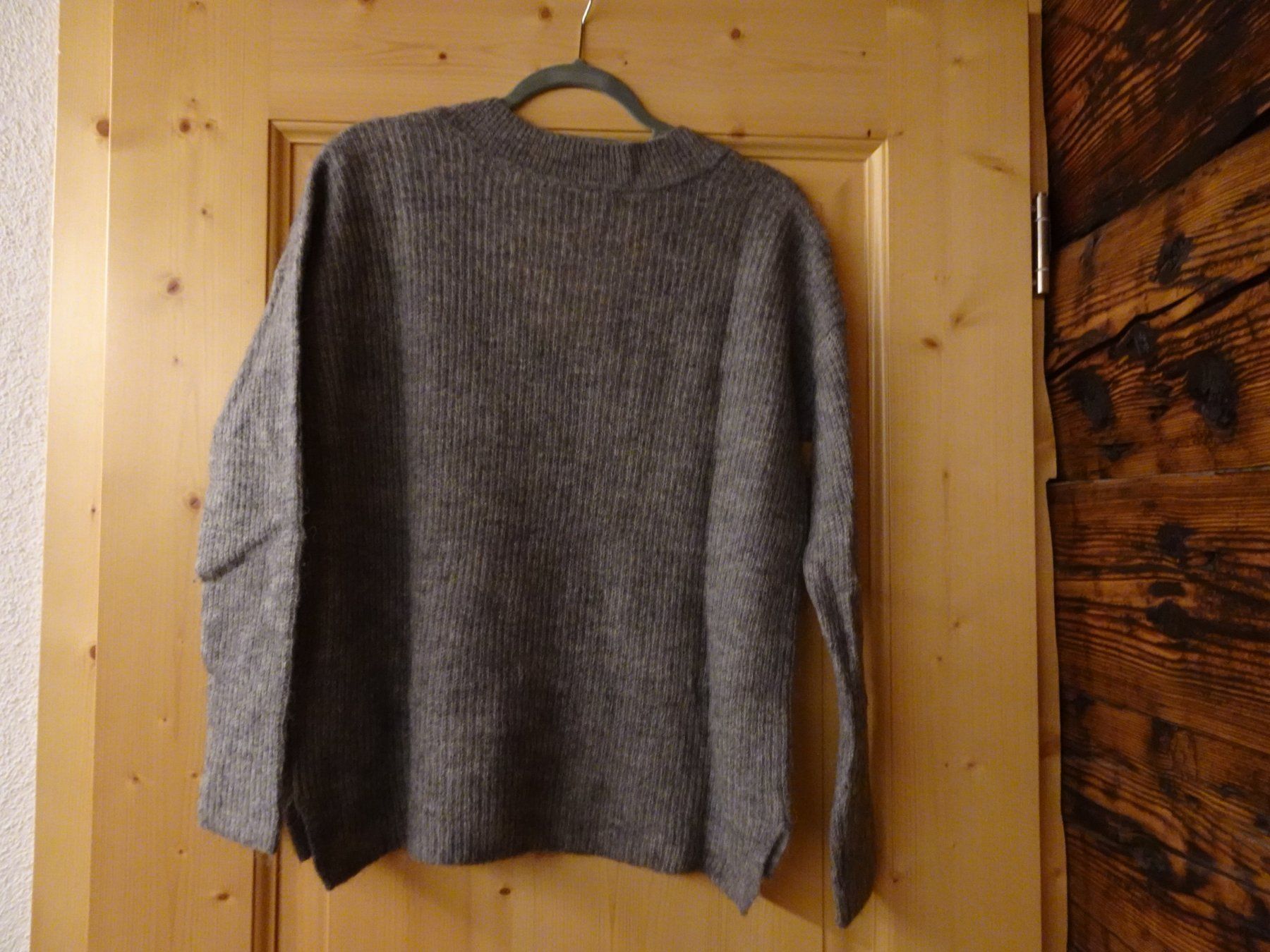 Esprit Maglioni & Felpe: Uni grauer Strickpulli von ESPRIT Gr. L - 42638 – Usato da Küssnacht am Rigi venduto da Good4Deckeli 1