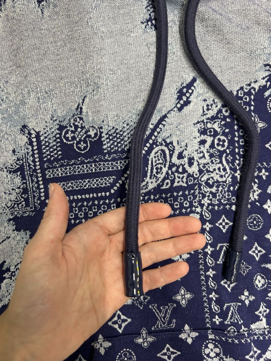 Louis Vuitton Pulls & Sweat-shirts: Louis Vuitton Kapuzenpullover kurzarm blau gemustert – D'occasion à Oetwil am See par ani_7x9l 5