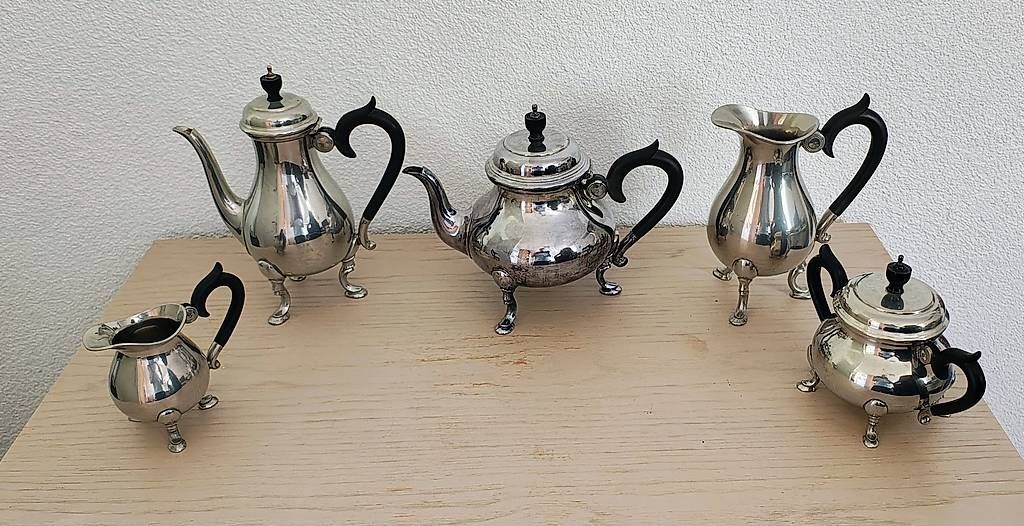 Set di piatti: 5-teiliges Kaffee- und Teeservice, versilbert – Usato da Bülach venduto da Surbetone 1