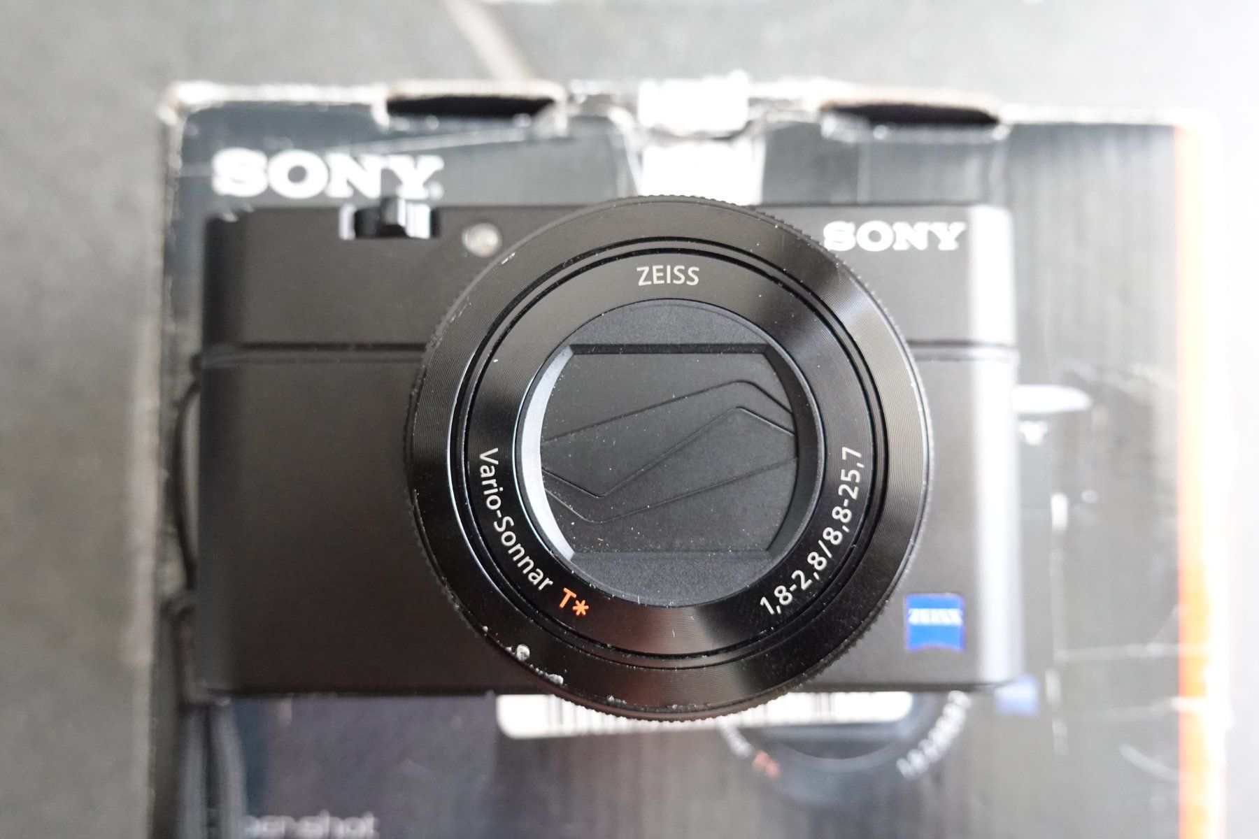 Sony Kamera: Sony RX100 IV (MK4) – Gebraucht aus Lausanne von  4
