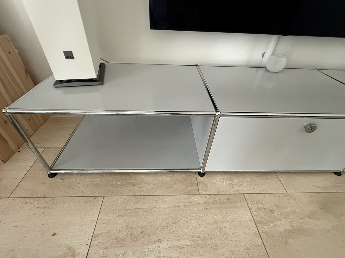 USM Étagères: USM Haller TV unit light grey – D'occasion à Dübendorf par nasvet 1