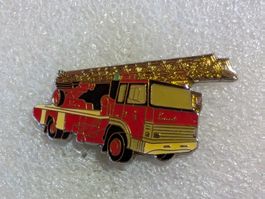 Ansteckpin 109: Feuerwehr LKW