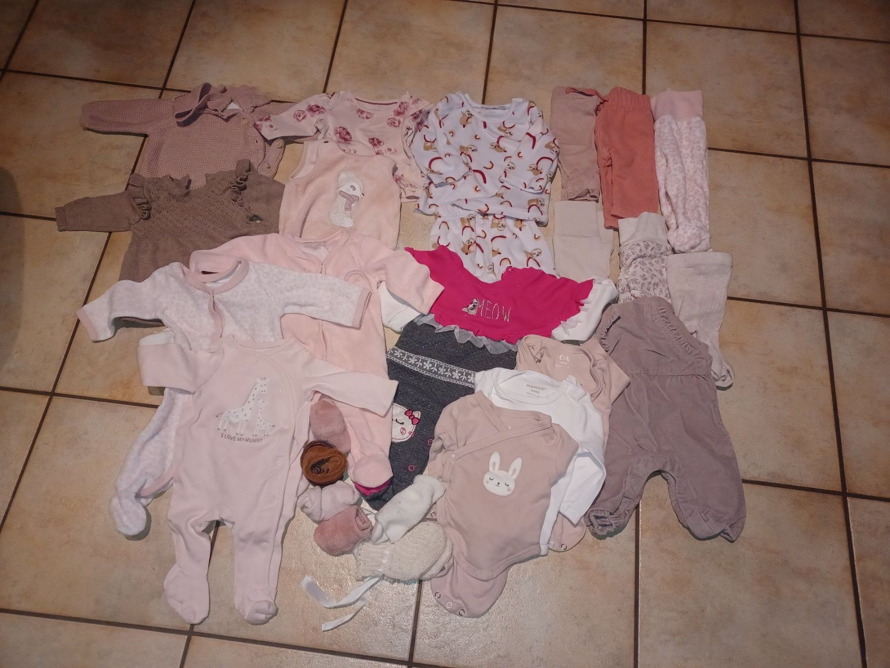 Lotti & Set di vestiti: 31 teiliges Mädchen Paket 50/56 – Usato da Matt venduto da Remonso