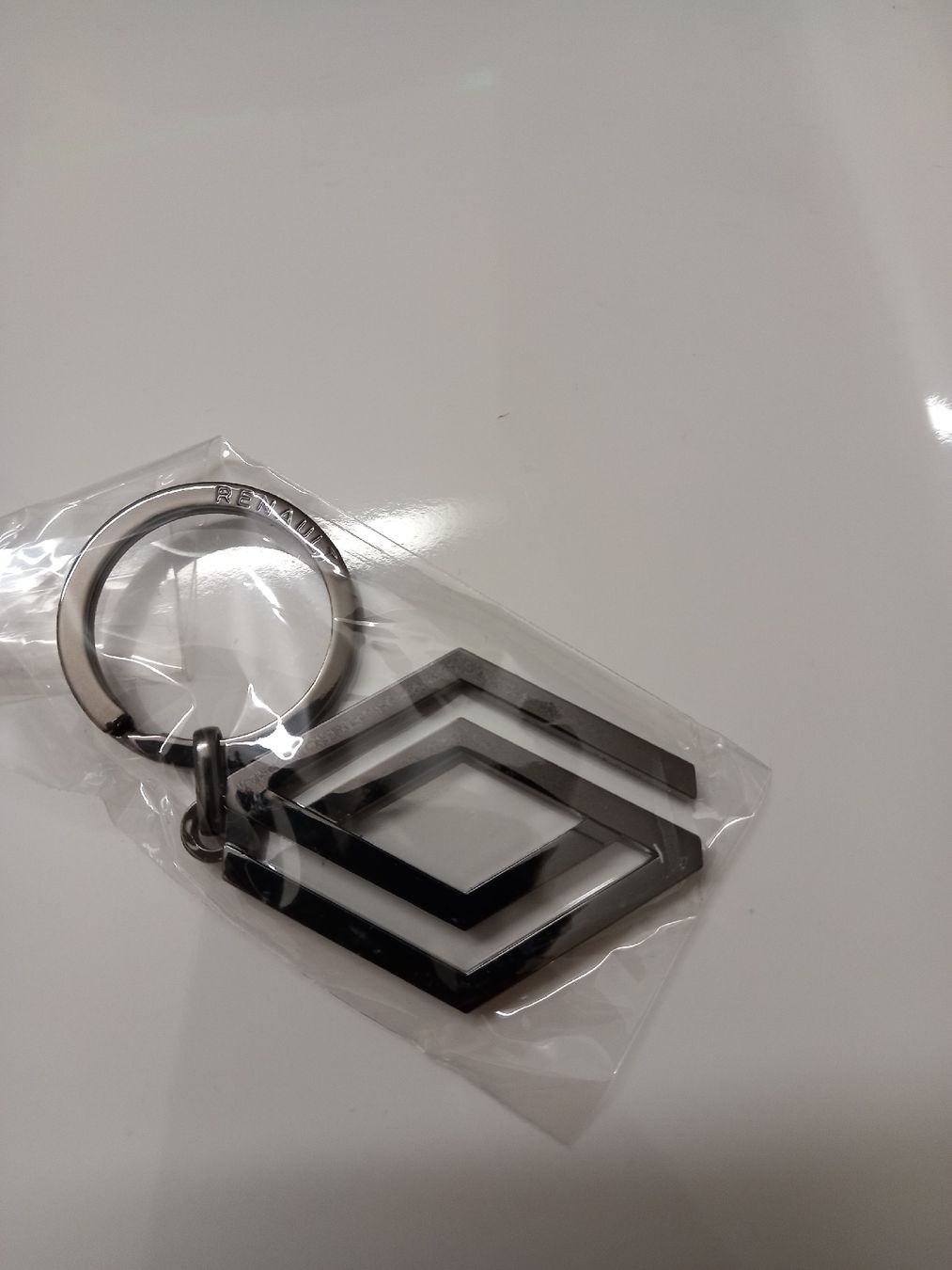 Renault Schlüsselanhänger & - bänder: Renault Schlüsselanhänger in OVPackung – Neu und originalverpackt aus Sirnach von agm_mv57 1