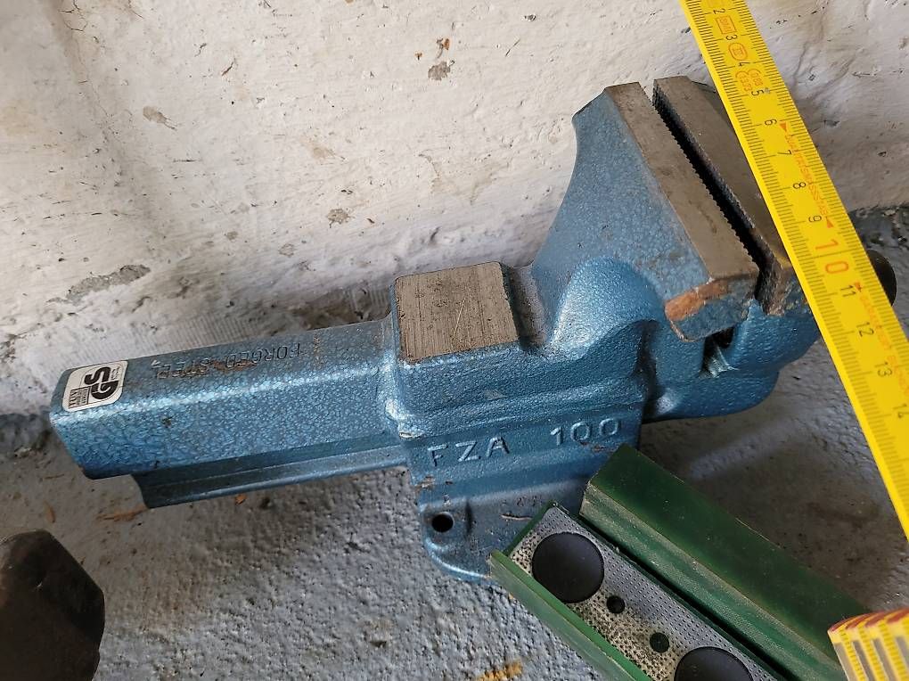 Tutti gli attrezzi: Schraubstock 100mm – Usato da Domat-Ems venduto da Snoopie21
