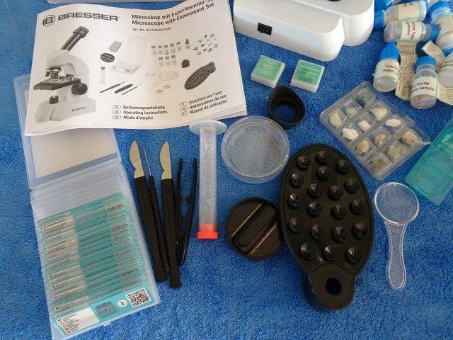Microscopi: Mikroskop. Plus gratis Experimentier-Set – Usato da Berikon venduto da Akronym55 2