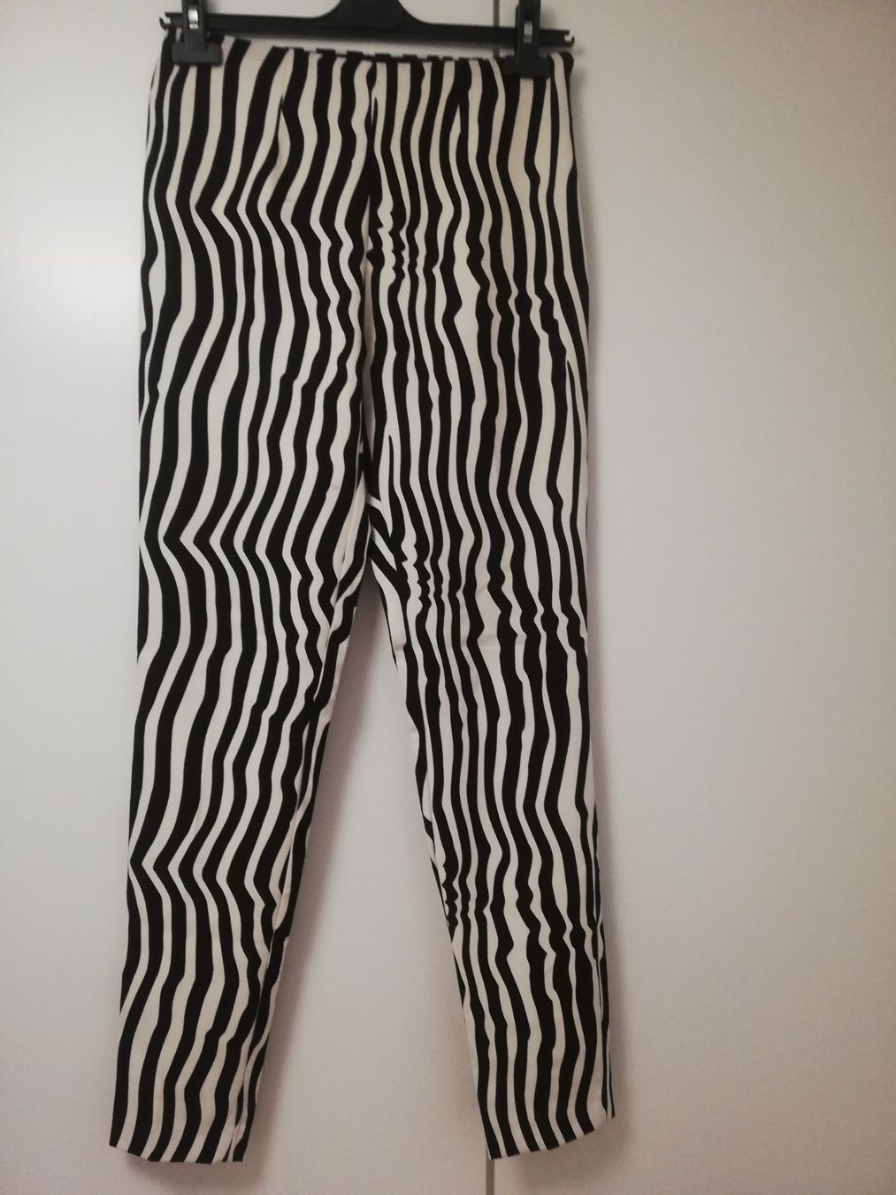 Pantaloni: Pantaloni a righe bianco e nero, taglia S - Ottimo! – Nuovo (secondo la descrizione) da Wettswil am Albis venduto da lin_8h9t