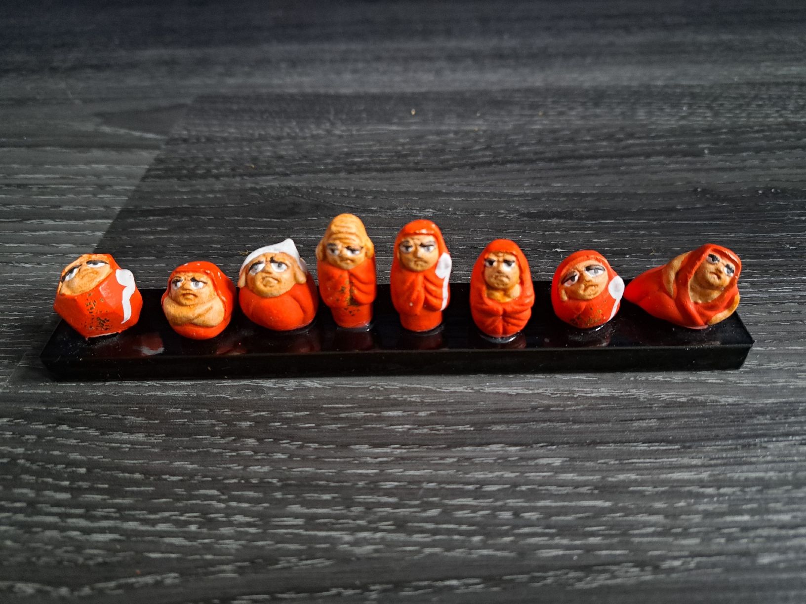 Statuette: Daruma figurines japonaises – Usato da La Roche FR venduto da seashellfan