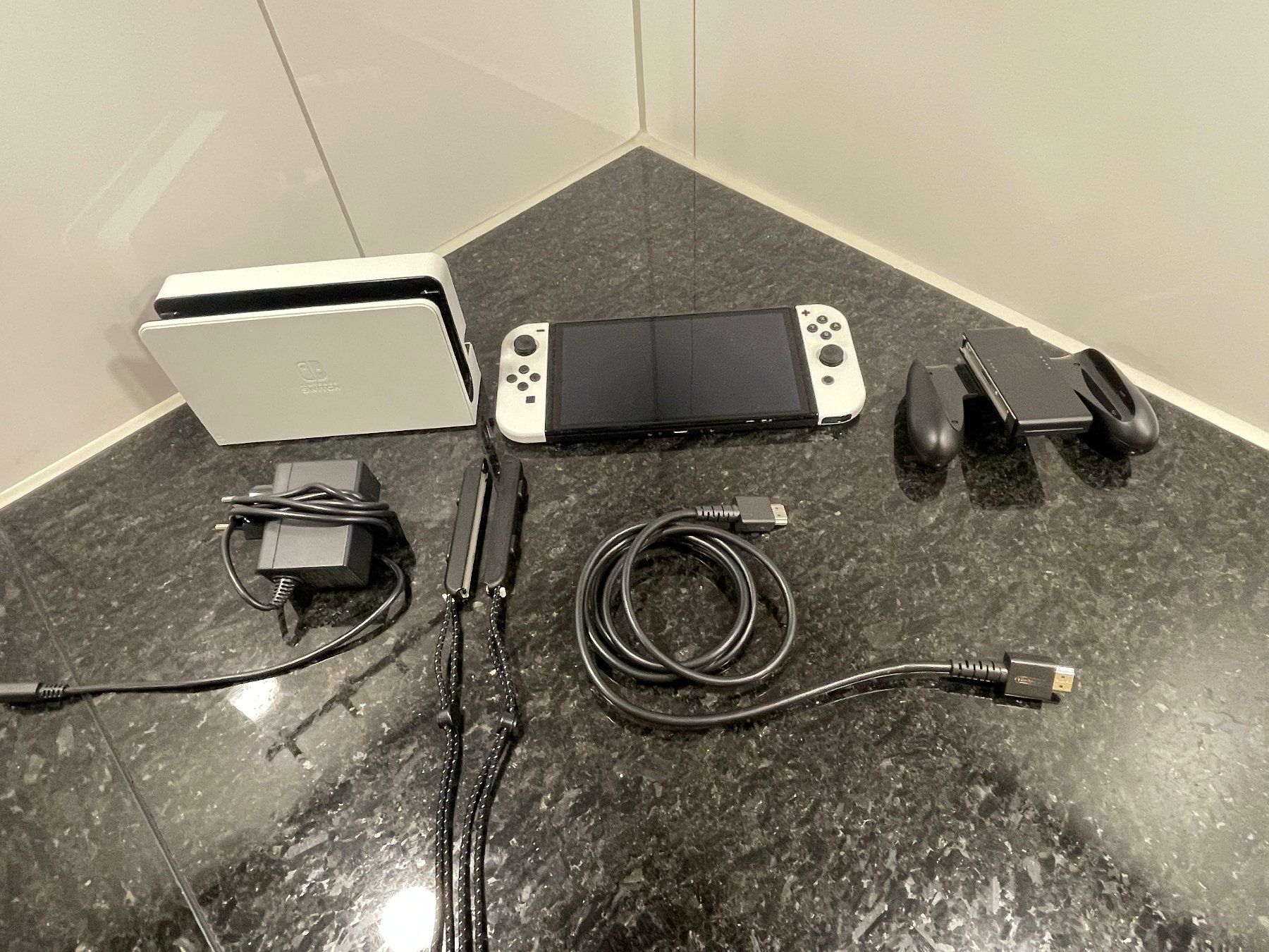 Nintendo Konsolen: Nintendo Switch OLED Konsole mit OVP & Kaufquittung – Gebraucht aus Birmensdorf ZH von Swiss-Sell750 2