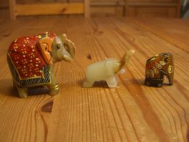 3 hübsche Elefanten, 2 x Stein, 1 x Holz