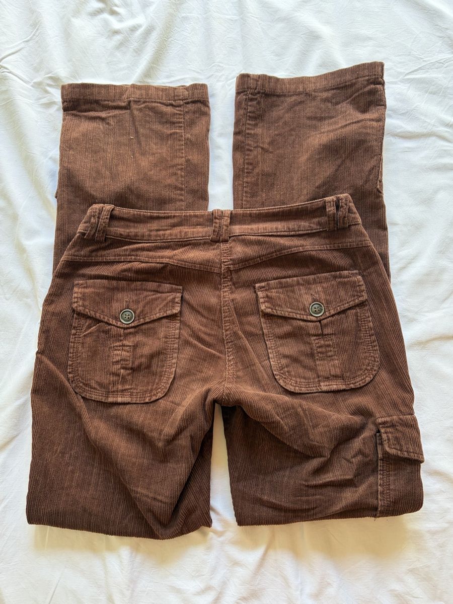 C&A Pantaloni: Y2K Brown Corduroy Cargo Pants – Usato da Fribourg venduto da flo_g9gs 2