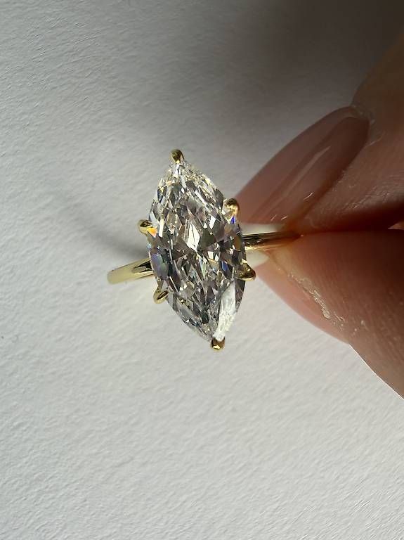 Ringe: Ring mit funkelndem Stein im Marquise-Schliff – Gebraucht aus Thalwil von han_2b8c 2