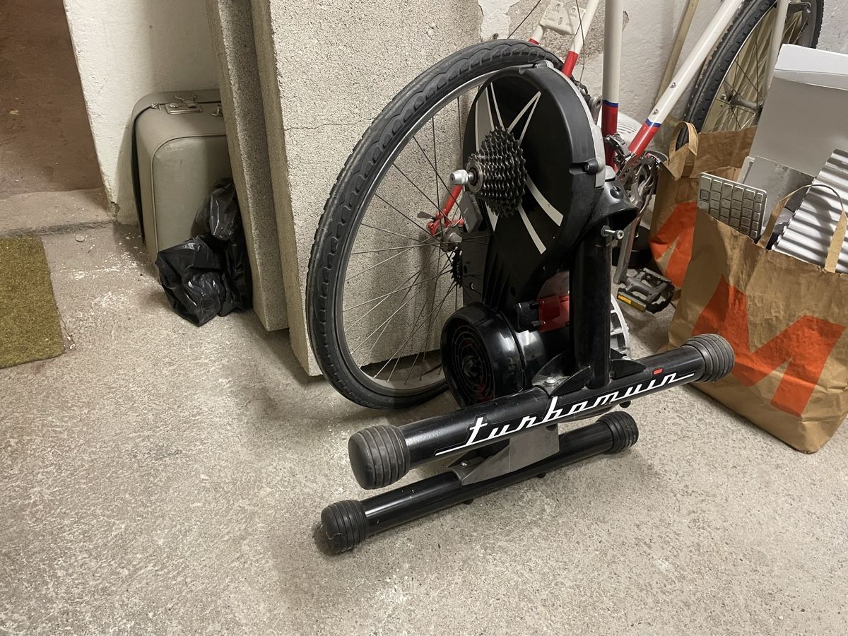 Hometrainer: Rollentrainer mit Powermeter, Elite Turbomuin – Usato da Zürich venduto da Pharcko 2