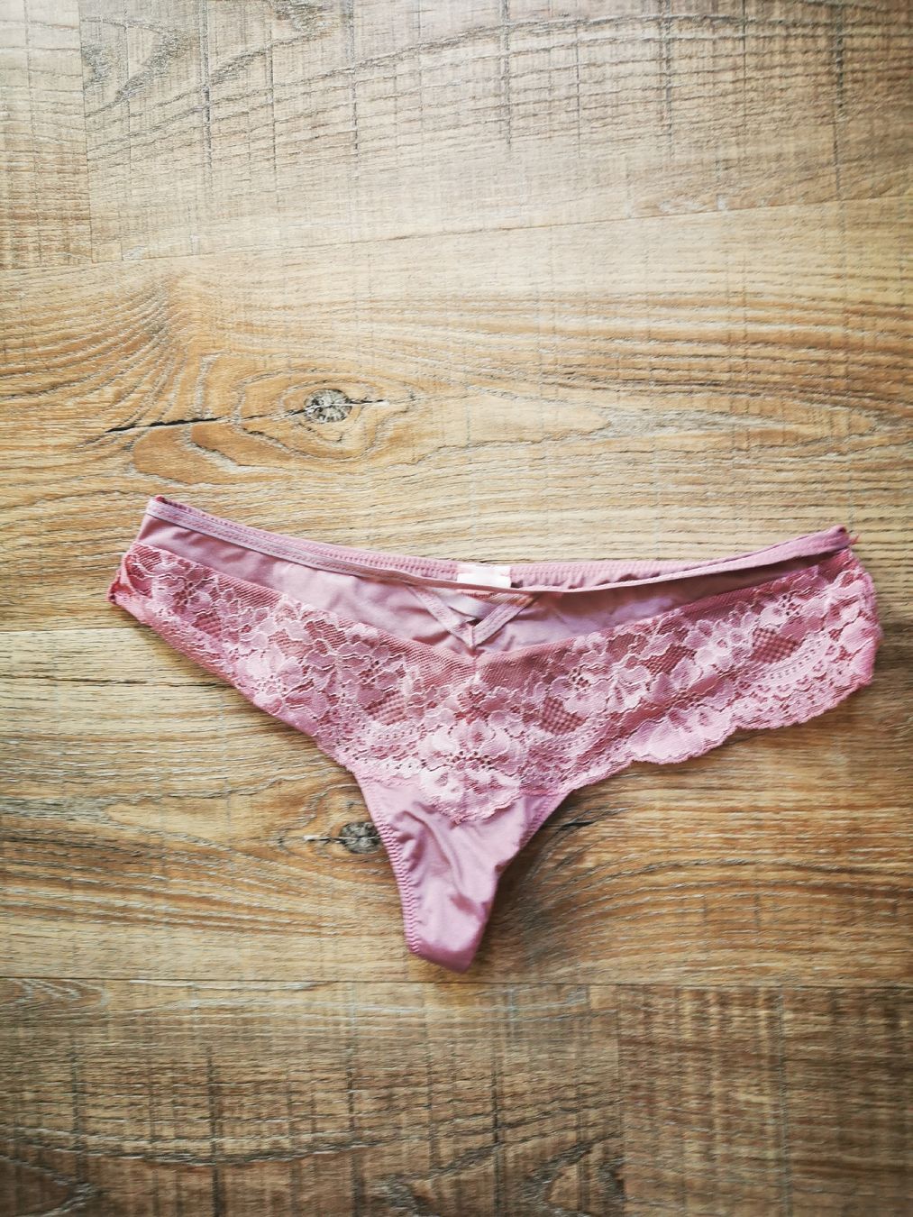 Sonstige Unterwäsche: Rosa Spitzen-String, Grösse S/M & verführerisch! – Gebraucht aus Balsthal von Leila_Luna
