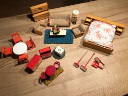 Hübsche Nostalgie Puppenstuben-Möbeli viel Zubehör