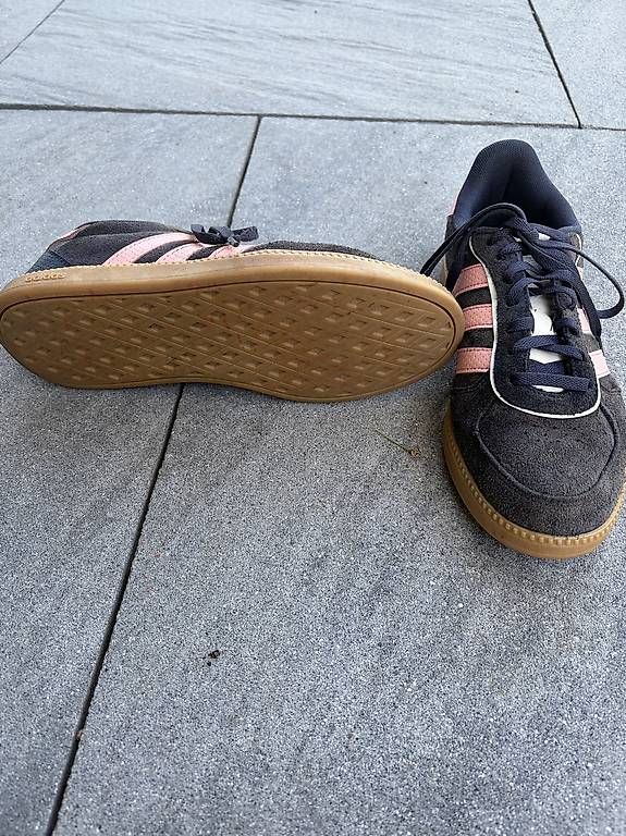 Herrenschuhe: Addidas Wildleder Turnschuhe – Gebraucht aus Wimmis von Selzer_84 1