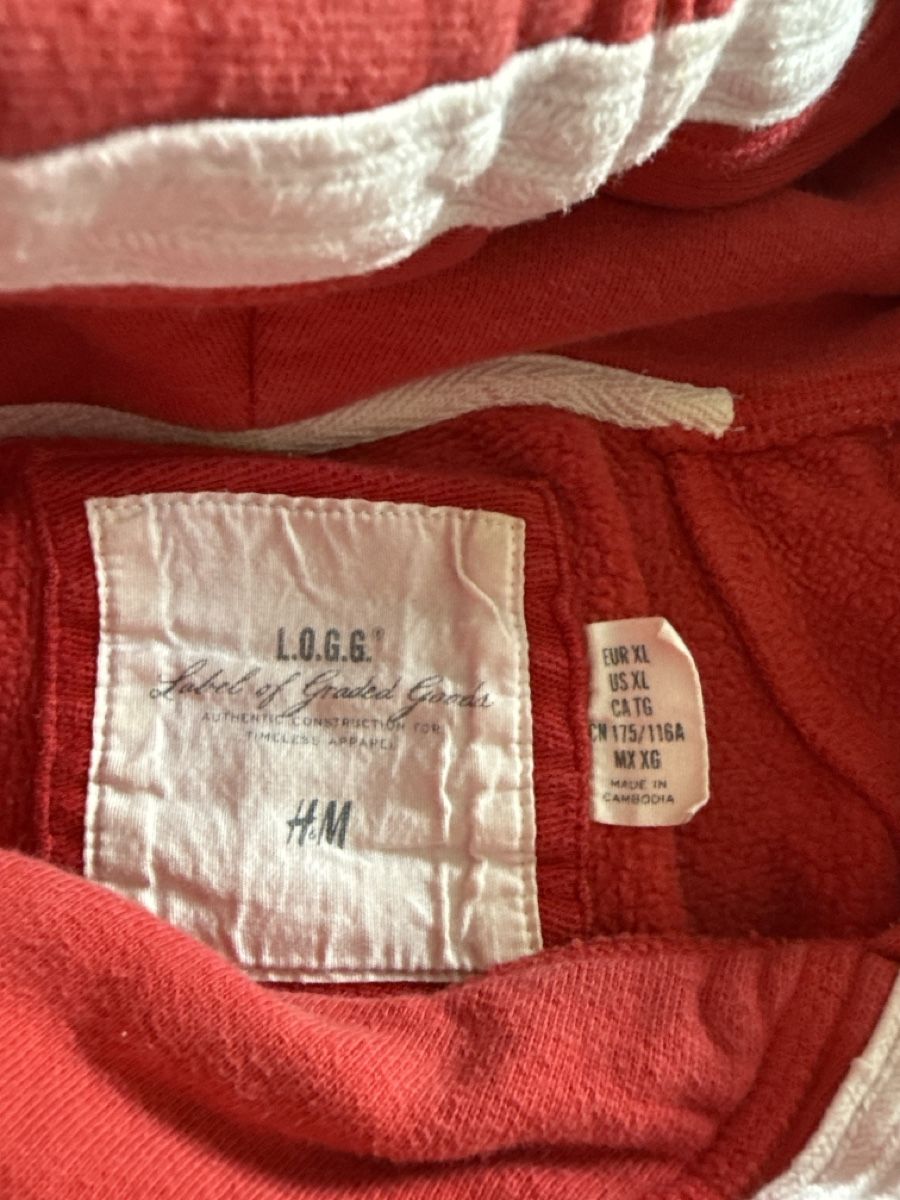 H&M Pullover & Sweatshirts: H&M Kapuzen Pullover Hoodie rot, XL – Gebraucht aus Bern von friviaaeron 4