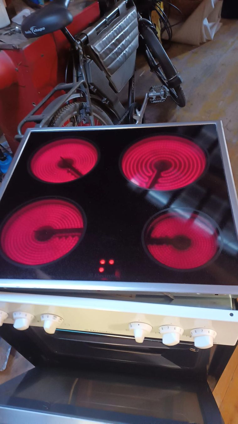 Electrolux Backöfen: Kochherd Backofen Elektrolux – Gebraucht aus Bowil von Yfazer 1