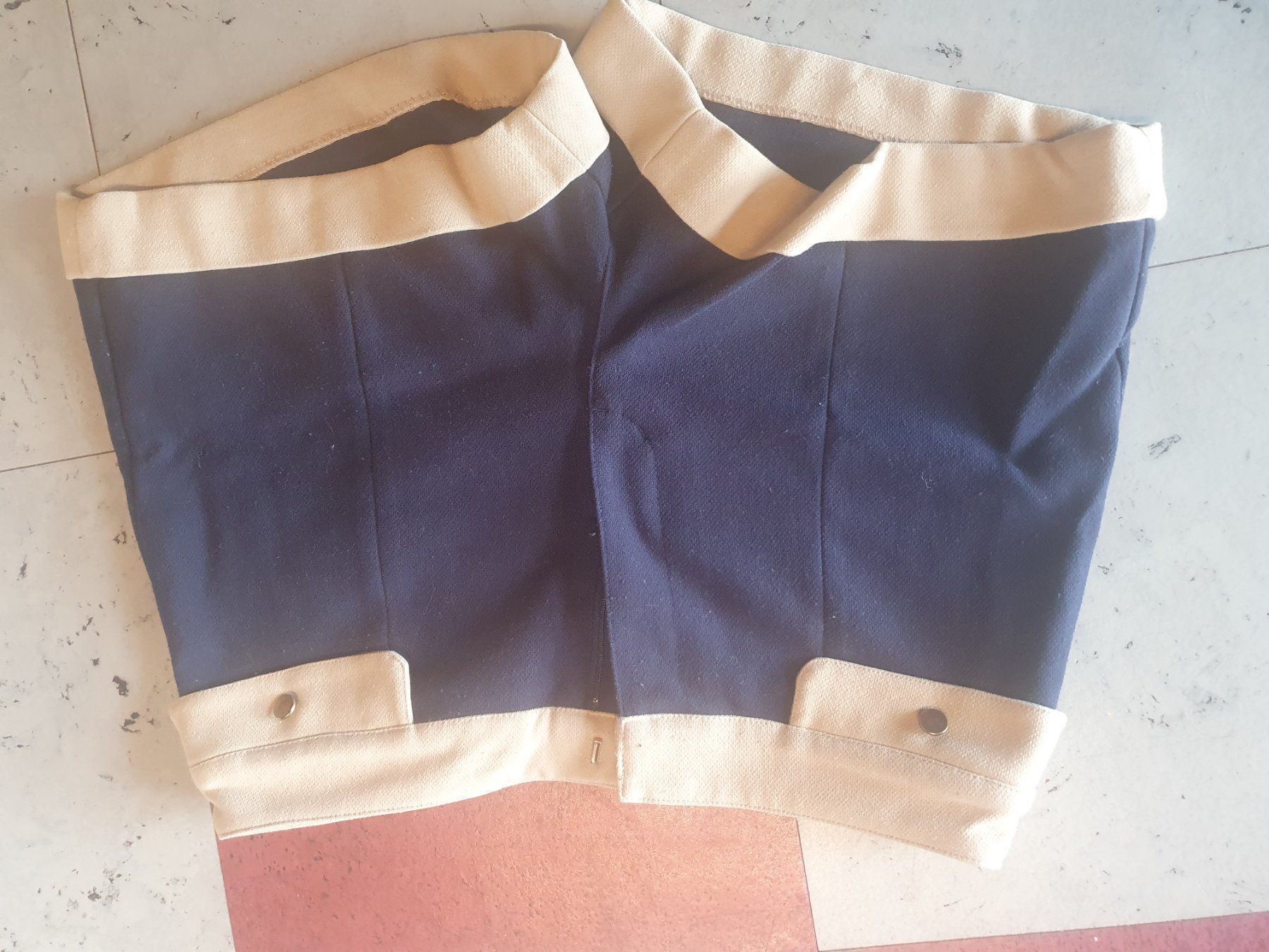 H&M Pantaloni: Hosen kurz – Usato da Moosseedorf venduto da Sonnenschein.. 1