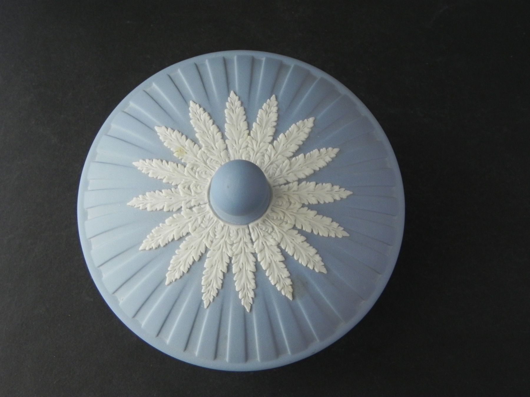Tutte le decorazioni: Wunderschöne Dose JASPERWARE blau - Wedgwood – Nuovo (secondo la descrizione) da Zürich venduto da LodgE-21 2