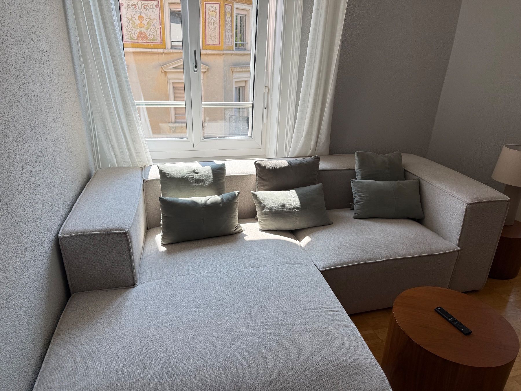 Sofas: Beige Sofa with Chaise Lounge – Neu (gemäss Beschreibung) aus Zürich von alv_8v9b 2