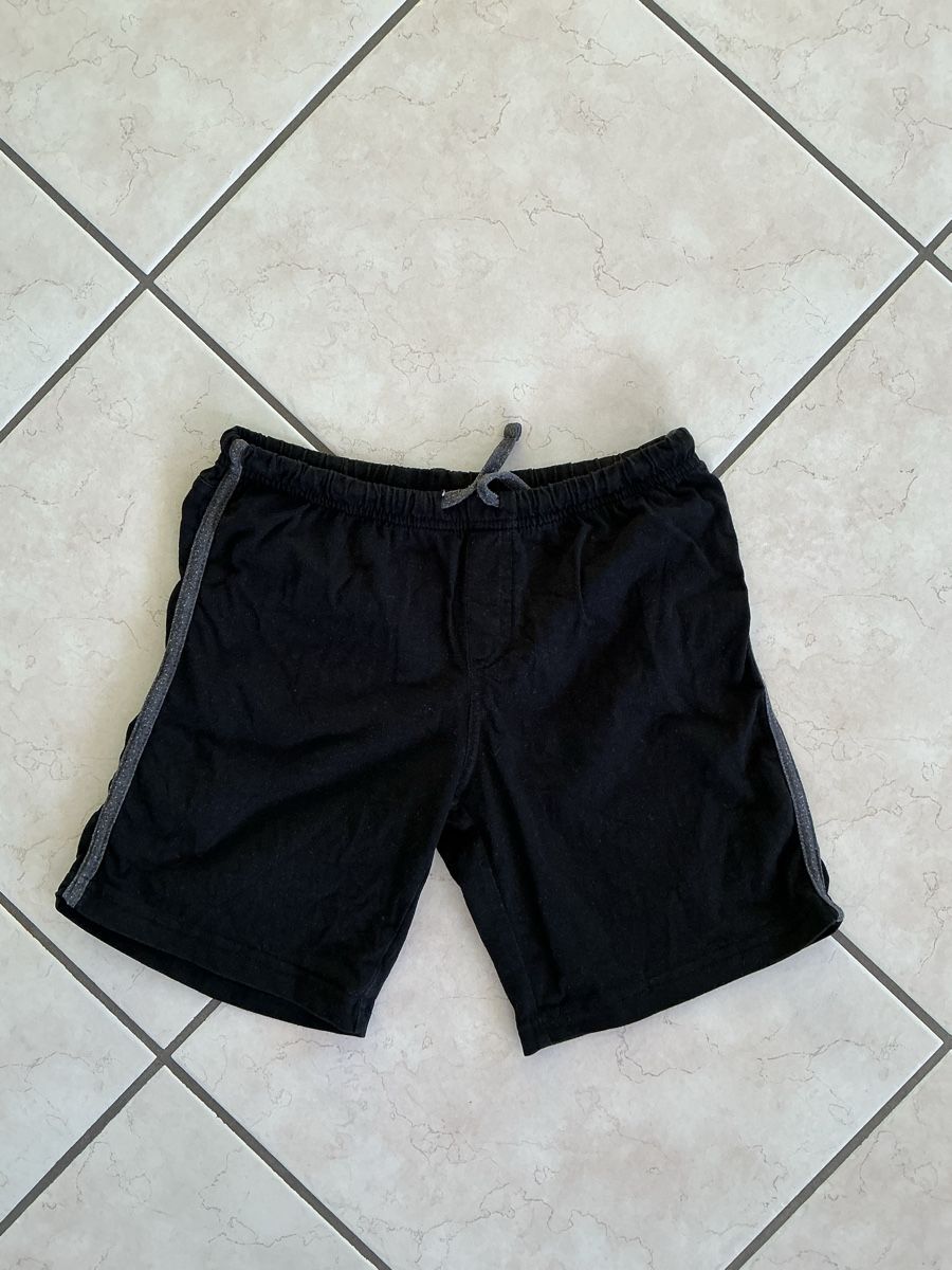 Hosen: schwarze kurze Hose Größe 128 – Gebraucht aus Zimmerwald von wuff81